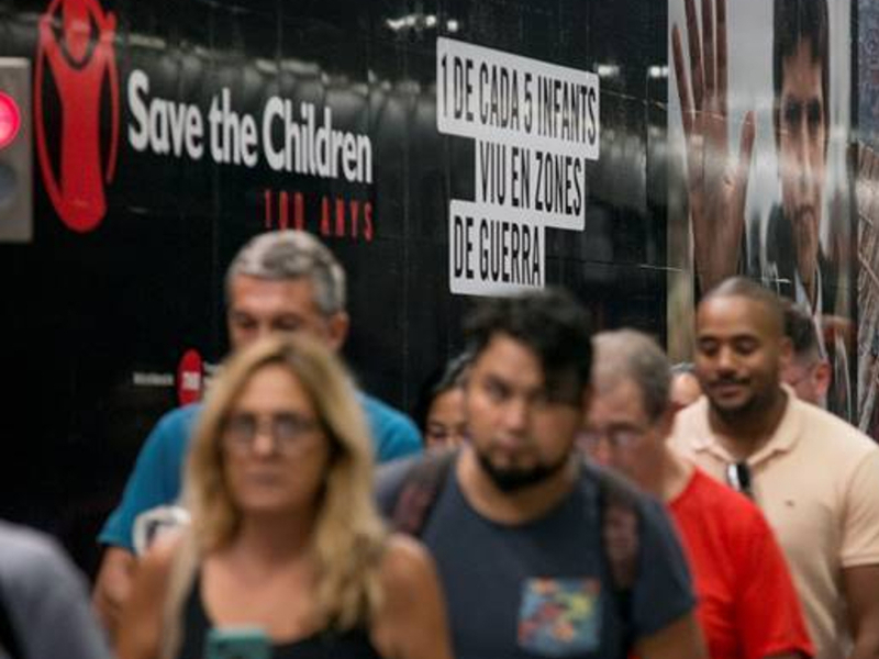 La realitat més dura arriba al metro de Barcelona