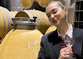 Dua Lipa - La Torre de Barcelona