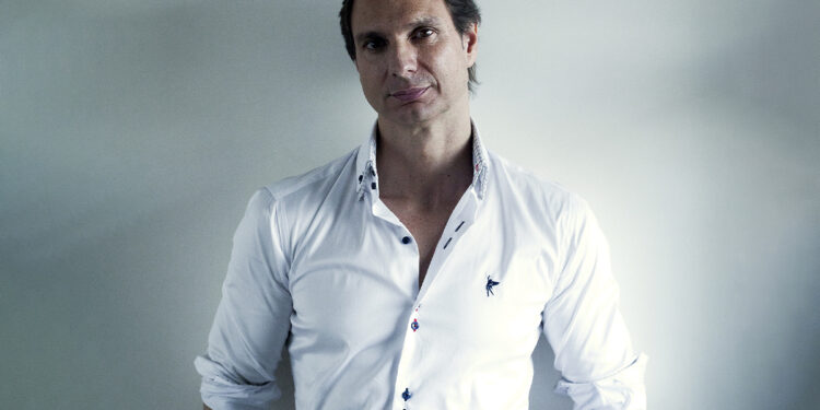 Javier Cárdenas desvetlla l’objectiu secret del viatge de Pedro Sánchez a l’Índia: la connexió amb Delcy Rodríguez